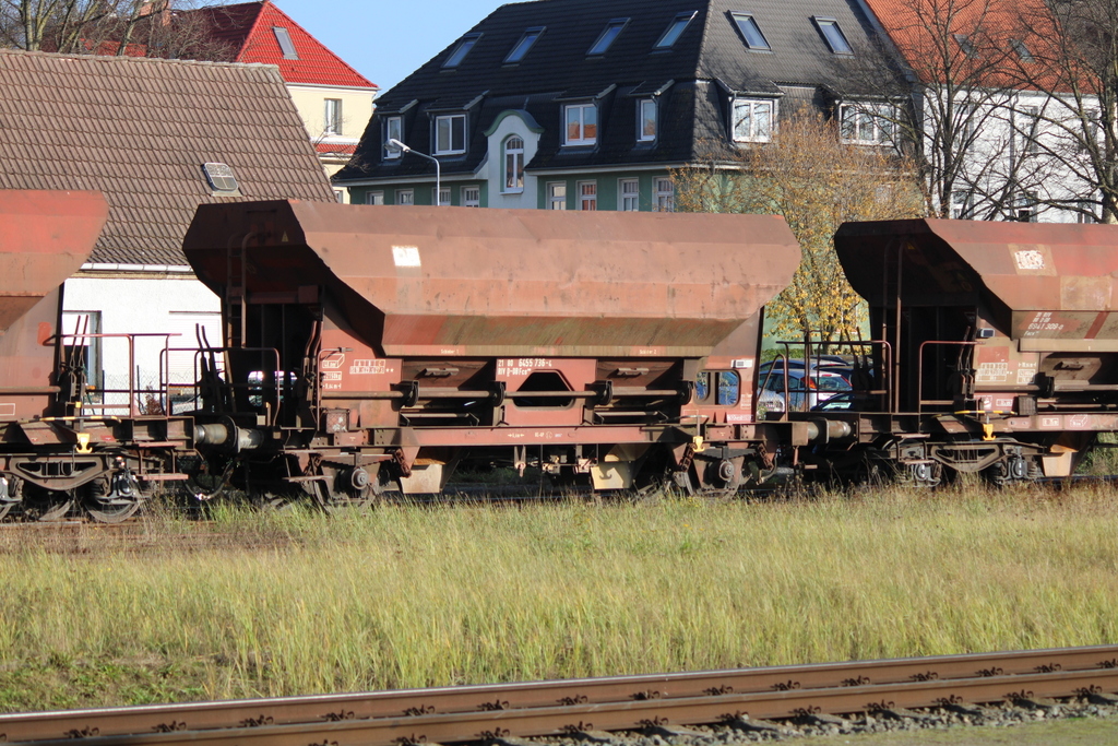 D-DB Fcs Schotterwagen am 13.11.2020 im Rostocker Hbf.