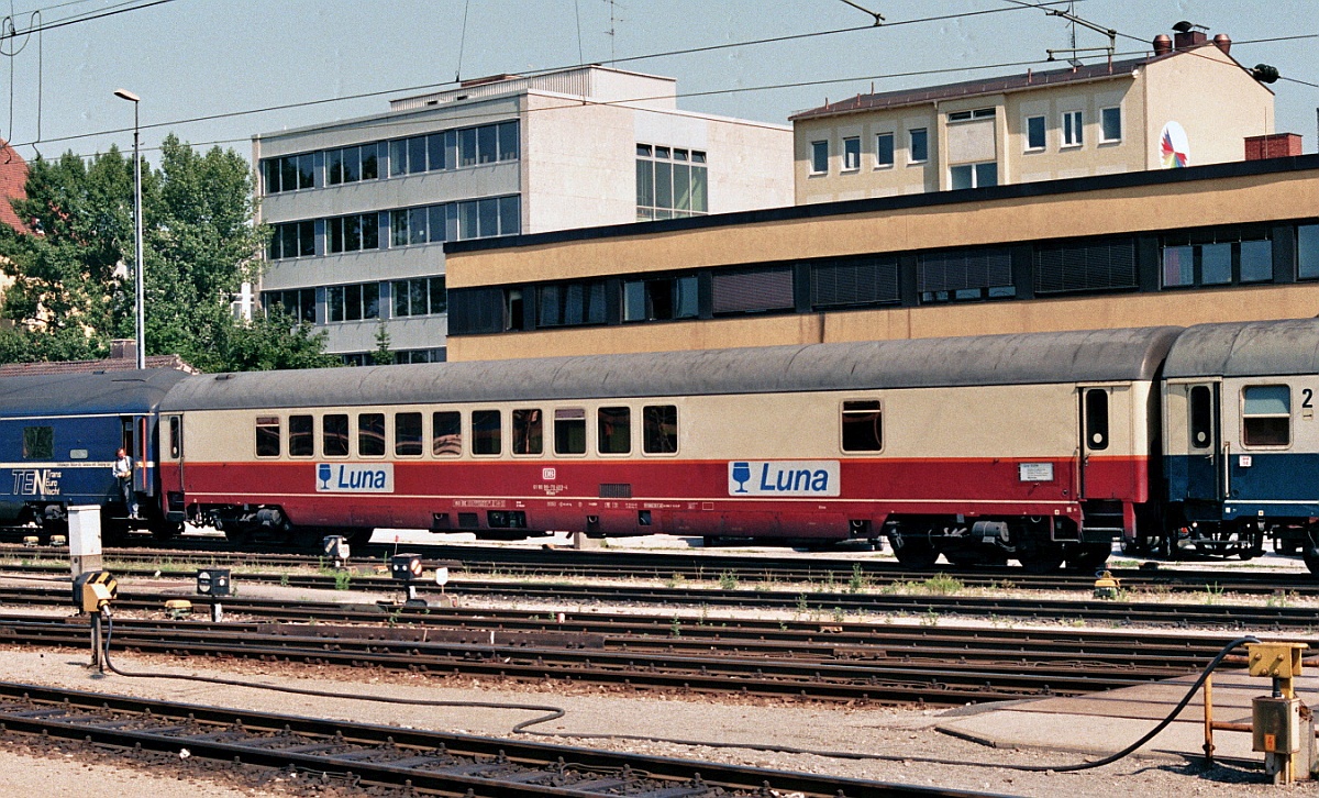 D-DB  Luna  61 80 89-70 403-4 Gattung WGmh814 Mnchen Hbf in den 80zigern