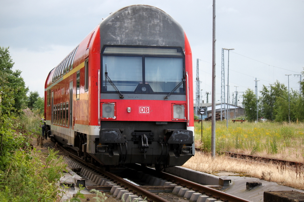 DABbuzfa 760 Steuerwagen abgestellt am 13.06.2014 in Hhe Rostock Hbf.