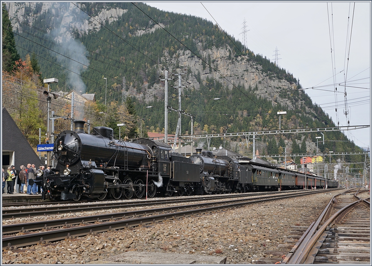 Dampf am Gotthard, und dann erst noch mit zwei  Elefanten !
C 5/6 2978 und 2969 mit ihrem Dampfextrazug in Göschenen.
21.10.2017 
