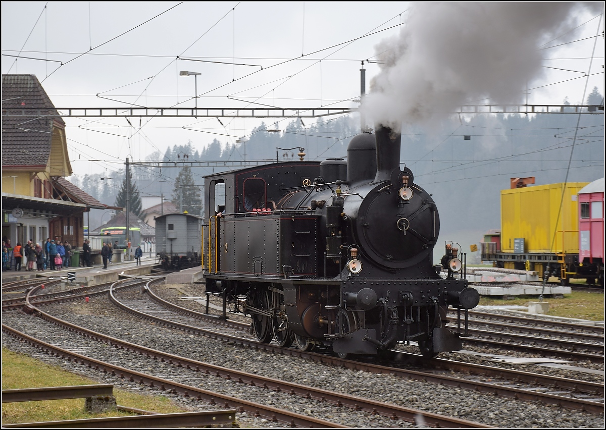 Dampflok Ed 3/4 Nr. 2 der Solothurn-Münster-Bahn bei der Bereitstellung in Sumiswald-Grünen. Betreut wird die Lok durch den Verein historische Emmentalbahn. Februar 2018. 