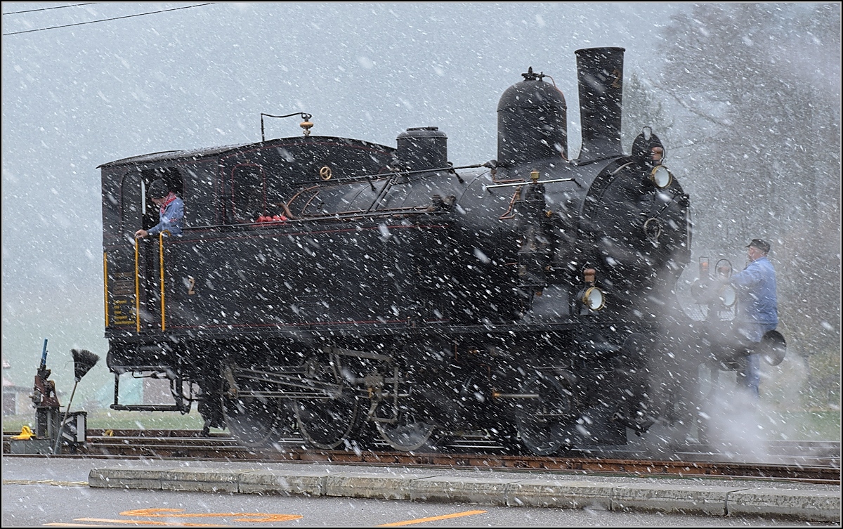 Dampflok Ed 3/4 Nr. 2 der Solothurn-Münster-Bahn in Sumiswald-Grünen beim Rangieren. Februar 2018.