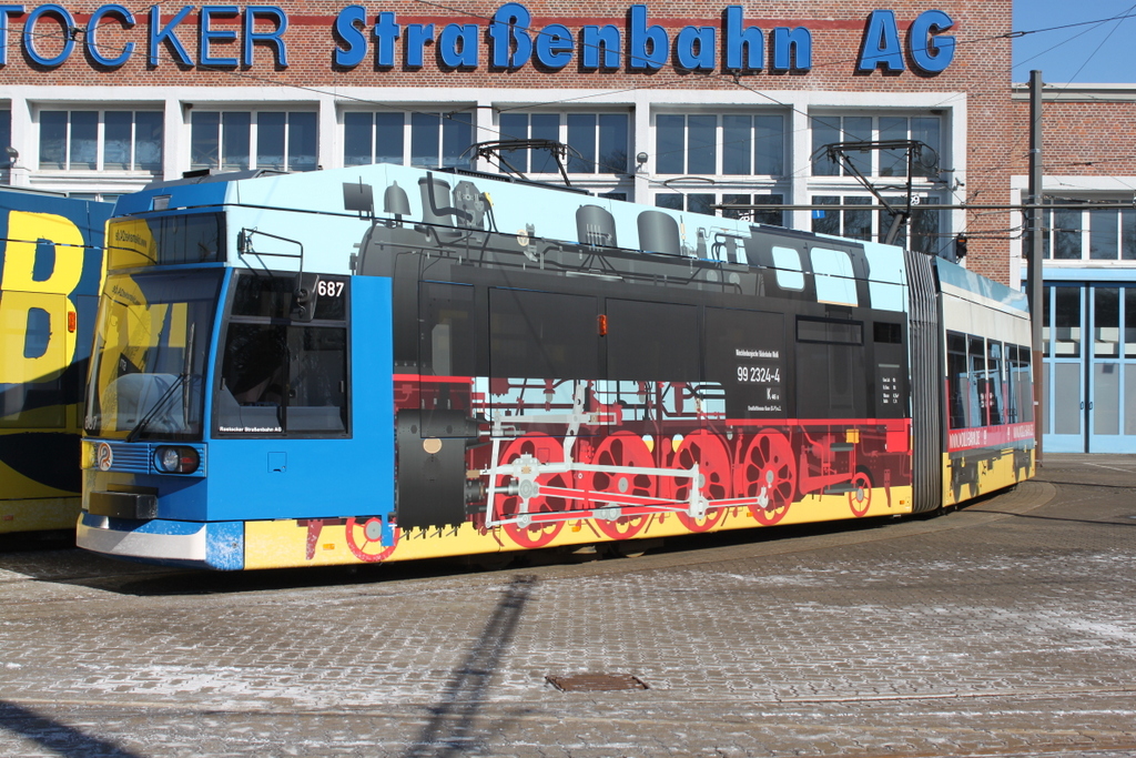 Dampflok mit Stromabnehmer abgestellt auf dem Gelände der Rostocker Straßenbahn AG. 18.03.2018 