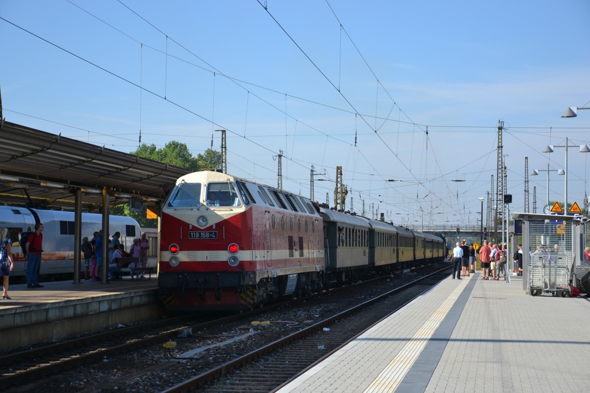 Dampflokfreunde Berlin 119 158-4 als Schublok am DPE 15926 von Berlin Sch�neweide Pbf nach Meiningen, am 07.09.2013 in Naumburg Hbf. (Foto: Roberto Franke) 