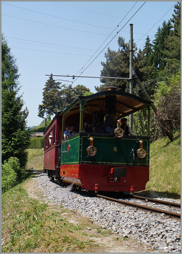 Dampftram G2/2 N° 4  Rimini  (1900) mit einem NStCM Wagen kurz nach Chantemerle auf der Fahrt Richtung Chaulin. 
(Blonay - Chamby Pingstfestival)
9. Juni 2014