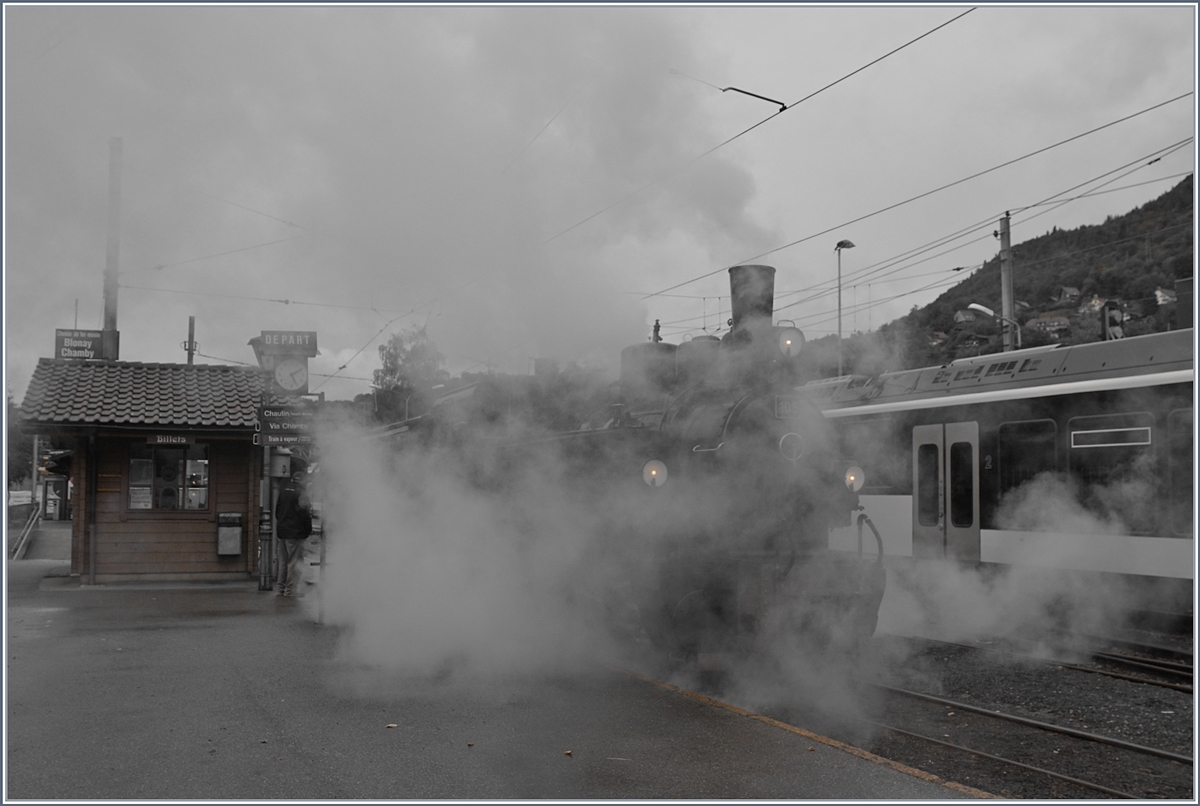 Dank dem kühlen Wetter dampf die Blonay-Chamby Bahn G 2x 2/2 105 in Blonay besonders reizvoll. 

26. Sept. 2020