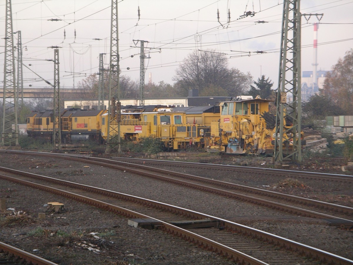 Darf ich vorstellen die Lotte. Arbeitszug Lotte von Schweerbau (Name stand am Zug) stand am 15.11.13 am Neusser Hbf.