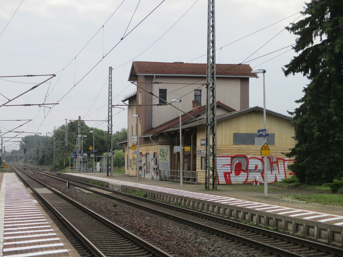 Das Bahnhofsgebäude von Fröttstädt am 31.August 2021.