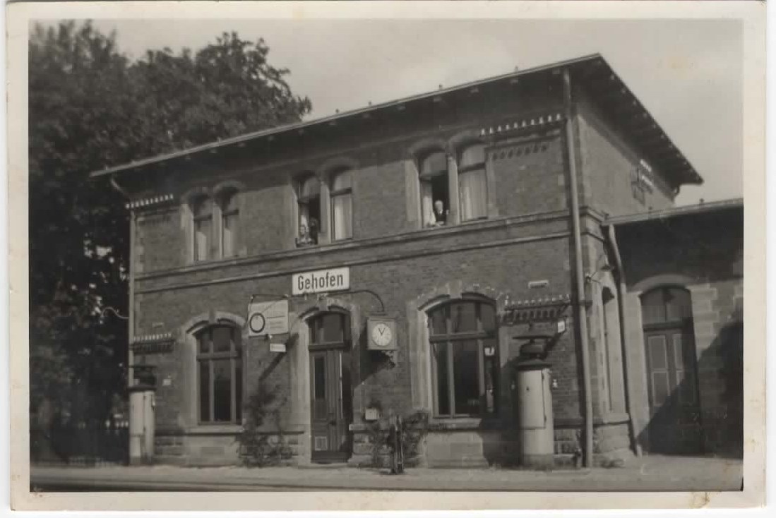 Das Bahnhofsgeb�ude von Gehofen im Jahr 1933. (Foto: Familie Biegemann)