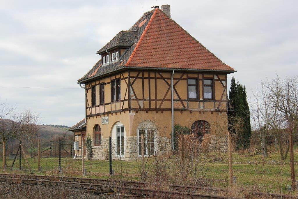 Das ehemalige Bahnhofsgeb�ude von Golzen am 23.02.2014. (Foto: Wolfgang Krolop)