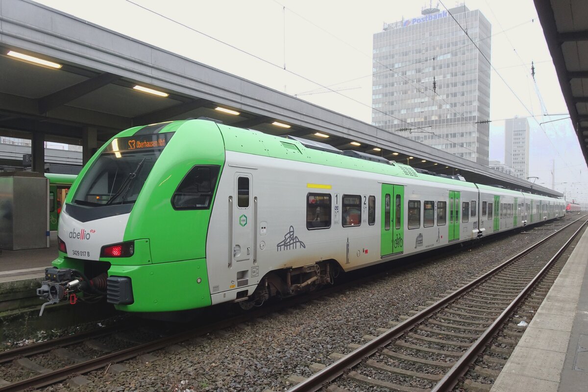 Das Endspiel von Abellio hat angefangen: am 26 Jänner 2022 steht 3429 017 in Essen Hbf. Noch tragt sie die Abellio-Aufkleber...