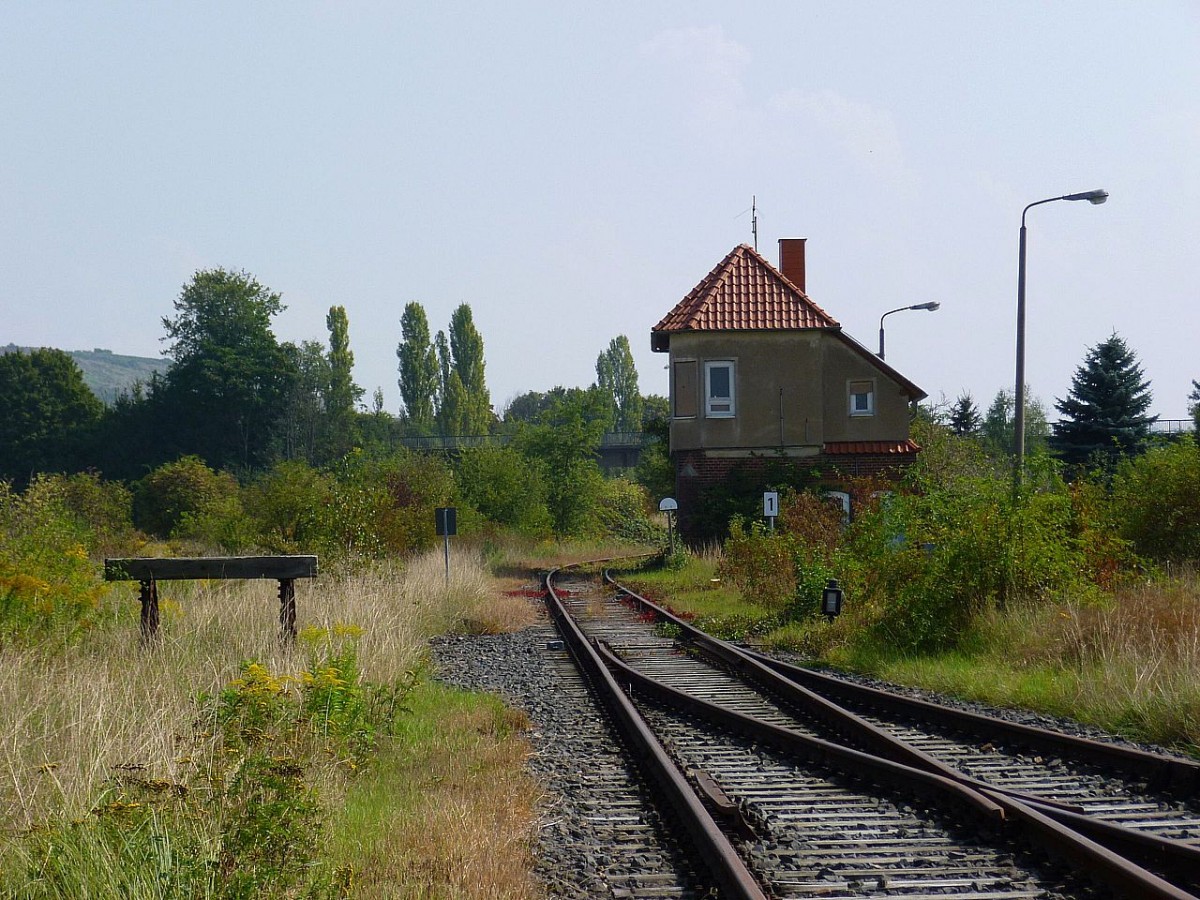 Das fr�here Stellwerk W2 am 07.09.2014 in Ro�leben. (Foto: Ralf Kuke)
