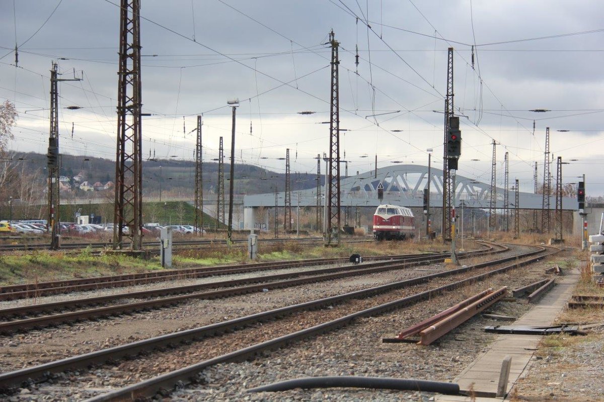 Das Gleisvorfeld mit der EBS 118 719-5, am 07.01.2019 in Naumburg Hbf. (Foto: Wolfgang Krolop)