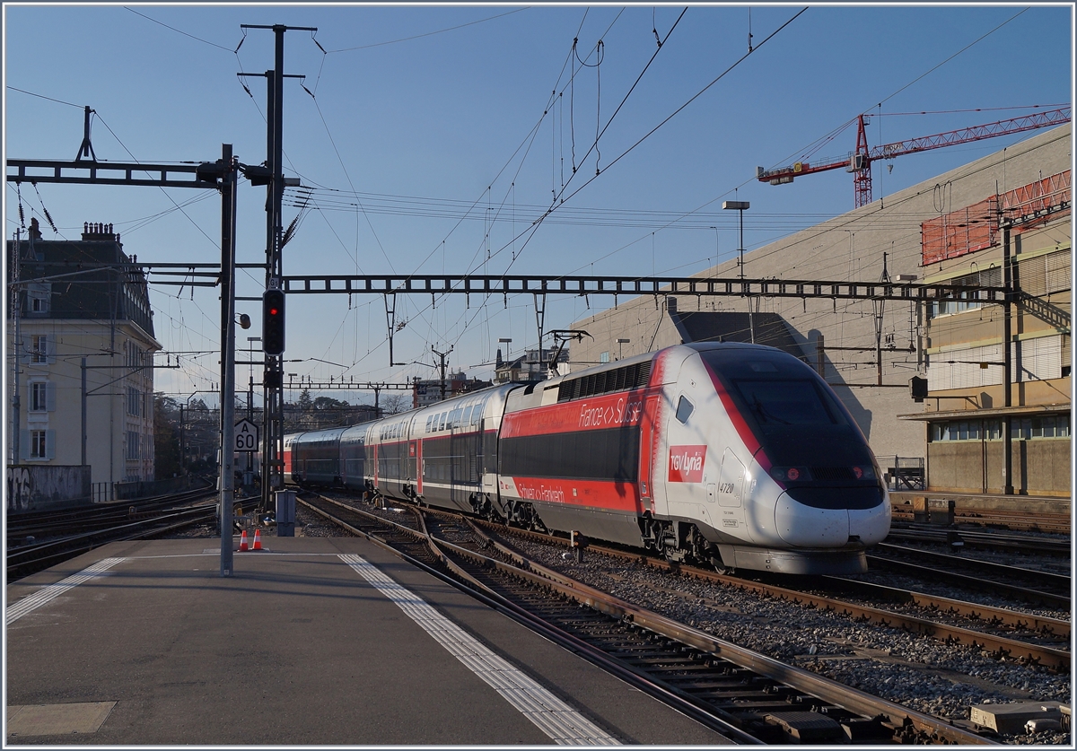 Das künftige Erscheinungsbild von Lyria: Als TGV Lyria Zugspaar 9773/9778 von Paris nach Lausanne (via Genève) und Zurück unterwegs, verlässt der TGV 4720 mit den Triebköpfen 310039 und 40 Lausanne in Richtung Paris. Künftig sollen alle TGV Lyria in dieser Farbgebung und als Dulex unterwegs sein. 
28. Feb. 2019