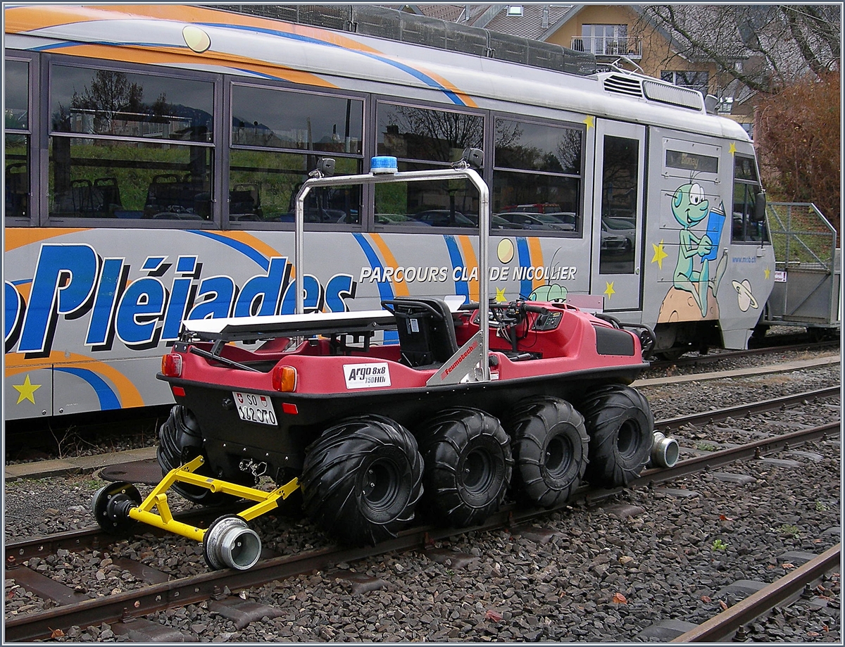 Das Neuste bei der MOB: ein Mini-Feuerwehr Auto/Zug, hier bei Probefahrten in Blonay.
3. Dez. 2018