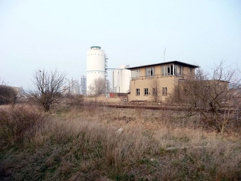 Das Stellwerk ZB 1 und ZB 2 am 04.04.2009 in Karsdorf. (Foto: R. Kuke)