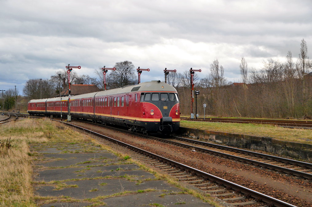 Das  Stuttgarter R�ssle  auf der Heimfahrt. DB ZugBus Regionalverkehr Bodensee GmbH VT 12 506/507(688 122) ist nach Aufarbeitung bei FWM auf dem Weg in die Heimat. Einfahrt Zeitz, am 12.03.2020
