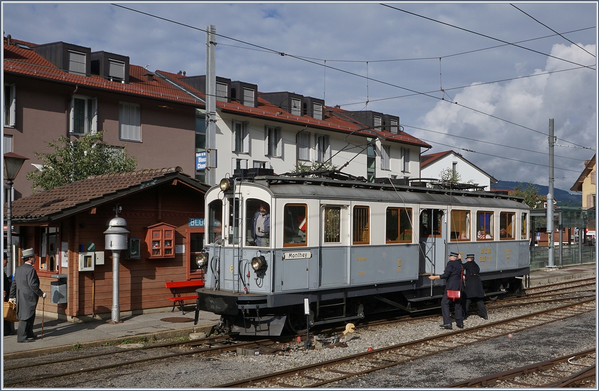 Das traditionelle Themen Septemberwochende stand dieses Jahr unter dem Motto  La Belle Epoque . Grund genug, nicht nur die Museumsfahrzeuge etwas genauer zu betrachen... Der MCM BCFe 4/4 N° 6 wartet in Blonay auf die Abfahrt nach Chaulin.
17. Sept. 2017