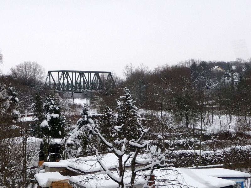 Das Überführungsbauwerk der KBS 551 nach Teuchern und Zeitz, am 15.01.2010 in Naumburg. (Foto: Ralf Kuke)