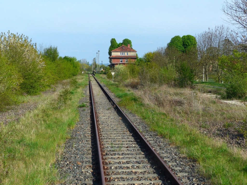 Das Unstrutbahngleis im Bahnhof Donndorf am 01.05.2016. (Foto: Ralf Kuke)