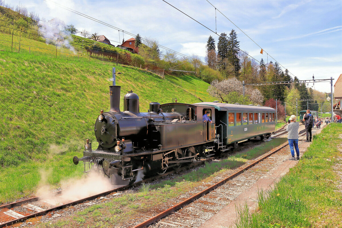 Das Unvorstellbare ist Wirklichkeit geworden: Die Station Wasen im Emmental ist zu neuem Leben erwacht und wird heute von Museumszügen des Vereins Historische Eisenbahn Emmental angefahren, hier mit Lok Ed3/4 2 von 1907, die den EBT-Wagen Bi 527 vorzieht. 9.Mai 2021 