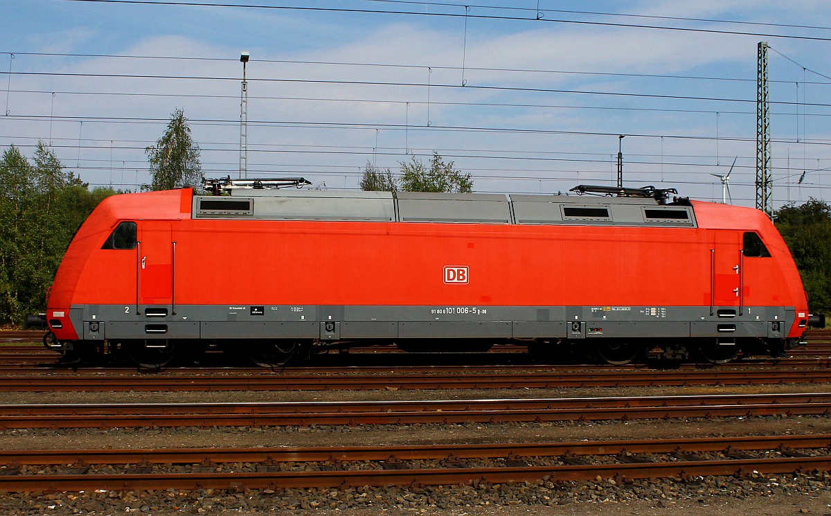 DB 101 006-5 (REV/LDX/05.06.13)genießt die Ruhe im alten Bw Bereich Flensburg-Peelwatt und wir am Abend den CN(L)nach Basel Bad Bhf übernehmen. Flensburg 07.09.2013
