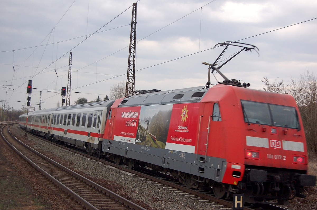 DB 101 017-2 mit dem IC 1953 von Karlsruhe Hbf nach Berlin Hbf (tief), am 21.03.2014 in Naumburg Hbf. (Foto: dampflok015)