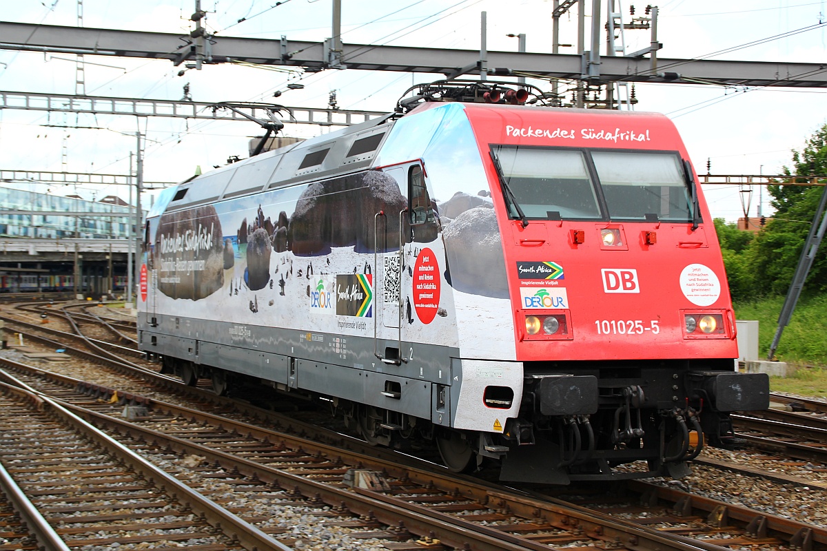 DB 101 025-5 präsentiert hier ihre Version der neuen  Packendes Südafrika  Werbereihe, aufgenommen im Bahnhof Basel SBB. 01.06.2012