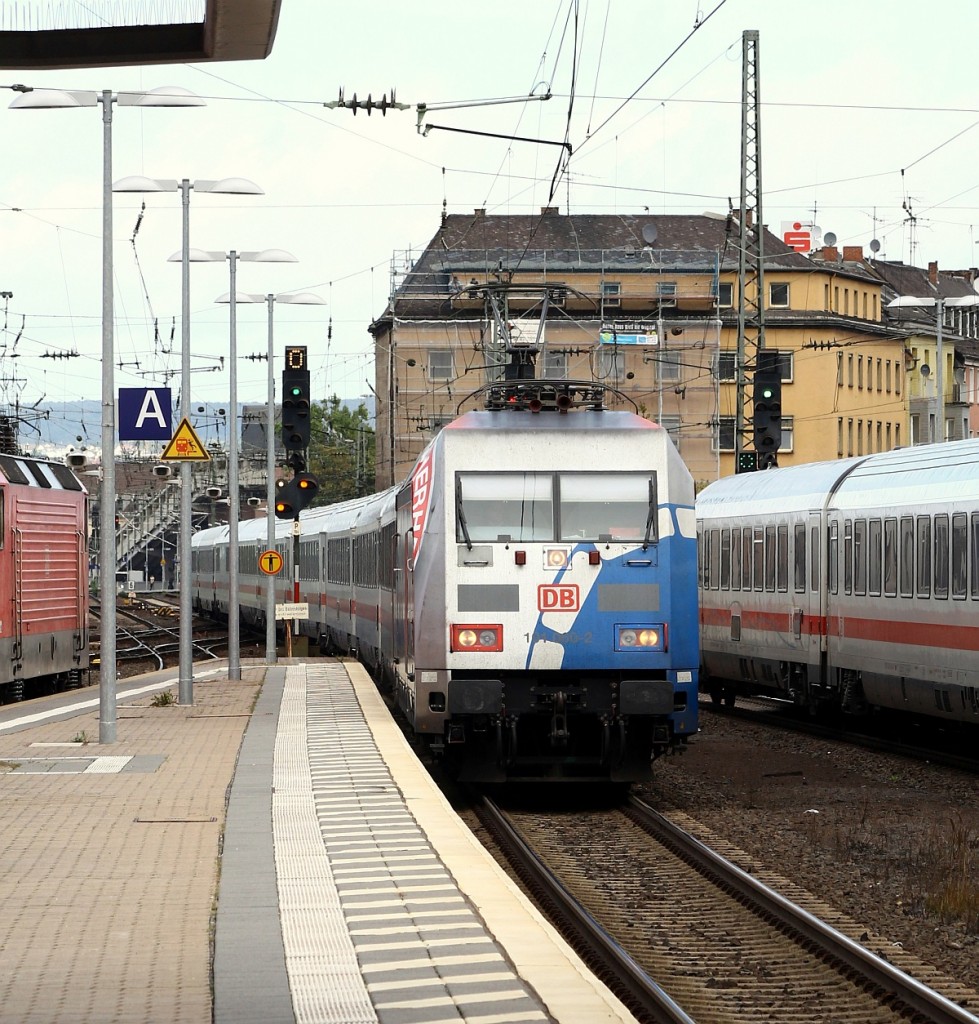 DB 101 060-2 hat hier mit dem IC 2013 nach Oberstdorf Einfahrt in den Koblenzer Hauptbahnhof.