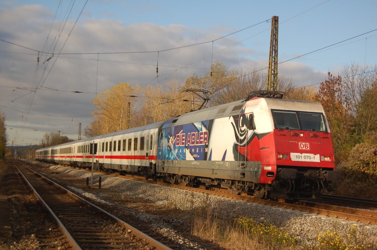 DB 101 070-1 mit dem IC 2153 von Frankfurt (M) Hbf nach Leipzig Hbf, am 24.10.2013 bei der Einfahrt in Naumburg Hbf. (Foto: dampflok015)