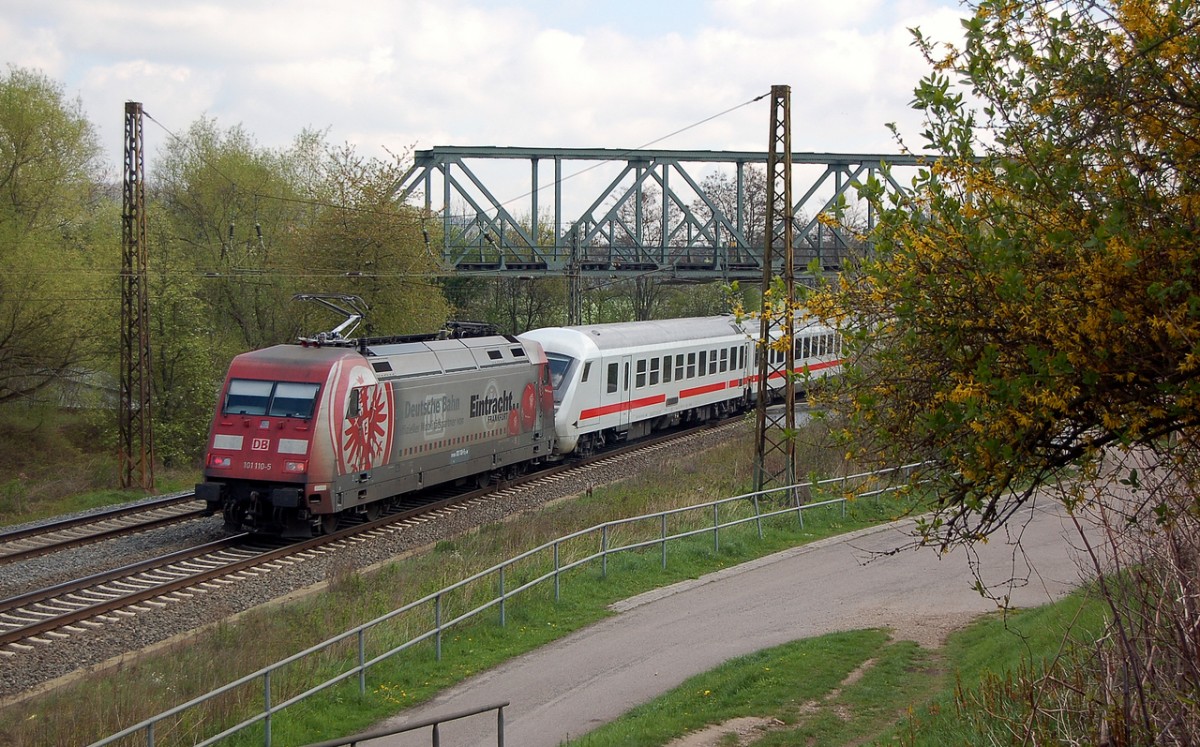 DB 101 110-5 mit dem IC 2208 von M�nchen Hbf nach Berlin Gesundbrunnen, am 16.04.2014 in Naumburg Hbf. (Foto: dampflok015)