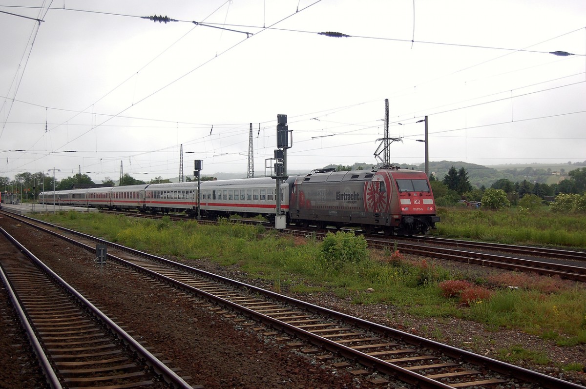 DB 101 110-5 mit dem IC 2207 von Berlin Gesundbrunnen nach M�nchen Hbf, am 28.05.2014 bei der Durchfahrt in Naumburg Hbf. (Foto: dampflok015)