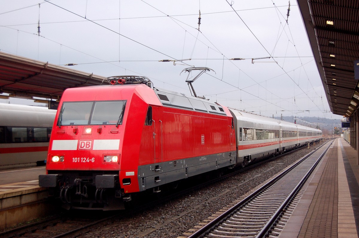 DB 101 124-6 mit dem ICE 1005 von Berlin-Gesundbrunnen nach M�nchen Hbf, am 21.02.2014 in Naumburg Hbf. (Foto: dampflok015)