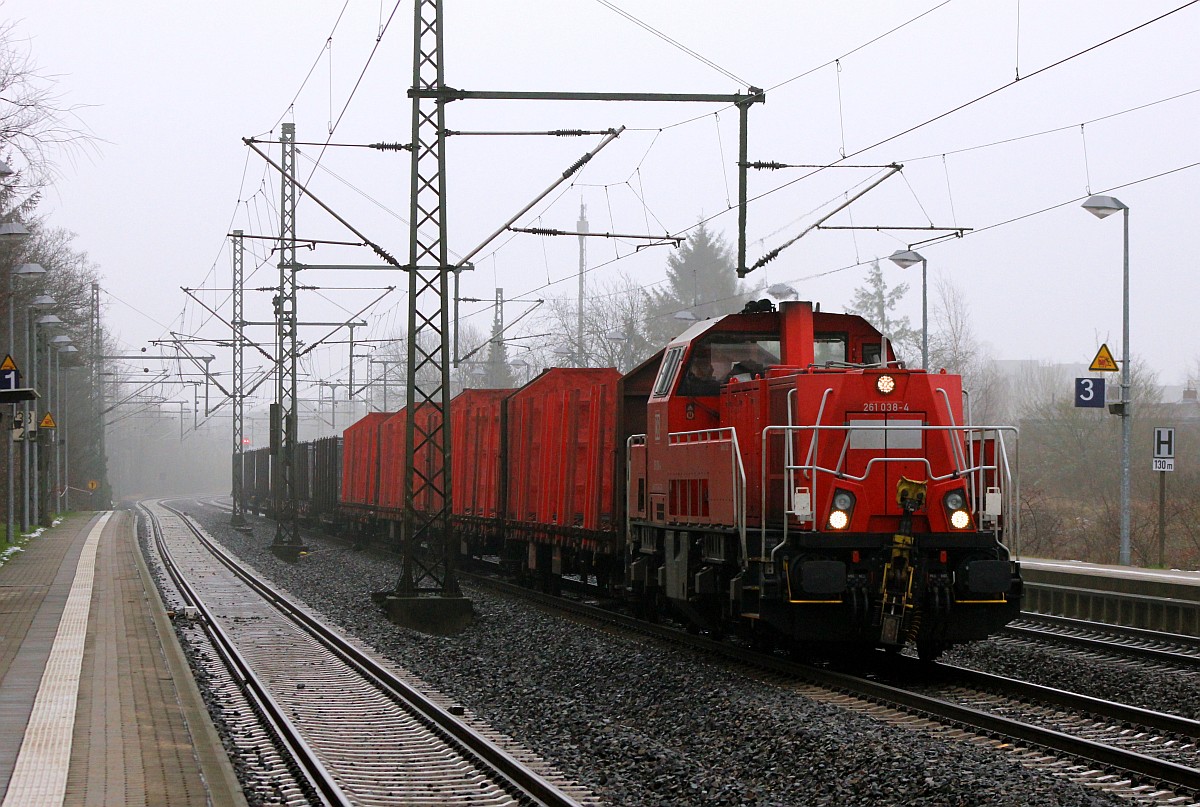 DB 1261 038-4 mit dem EK 53367(Neumünster - Flensburg-Weiche)festgehalten bei einem kurzen Halt in Schleswig. 11.01.2016
