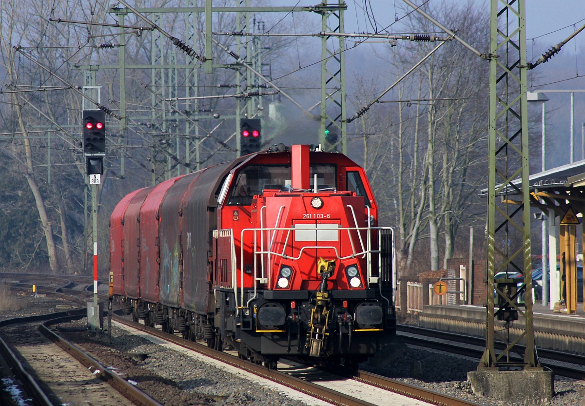 DB 1261 103-6 mit der Übergabe aus Flensurg-Weiche auf dem Weg nach Neumünster. SL 13.02.2017