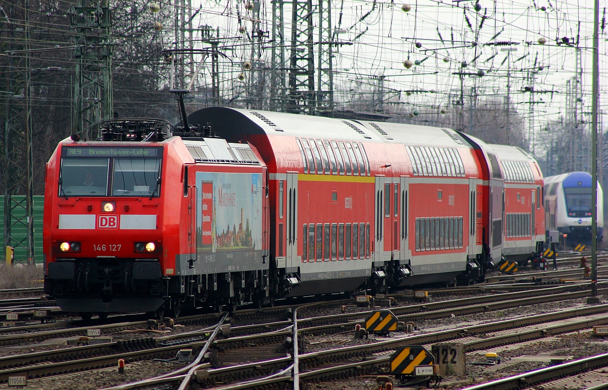 DB 146 127-6  Marienhafe  hat hier mit dem RE 9 nach Bremerhaven-Lehe Einfahrt in den Bremer Hauptbahnhof. 07.03.2