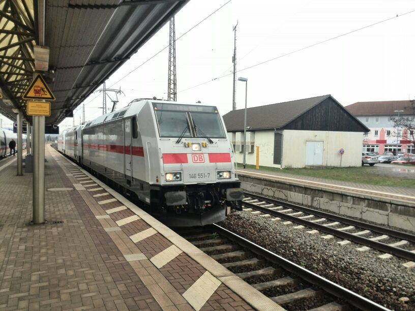 DB 146 551-7 + 146 xxx + 146 xxx als Tfzf Richtung Bad Kösen, am 24.03.2014 in Naumburg Hbf. (Foto: Wolfgang Krolop)