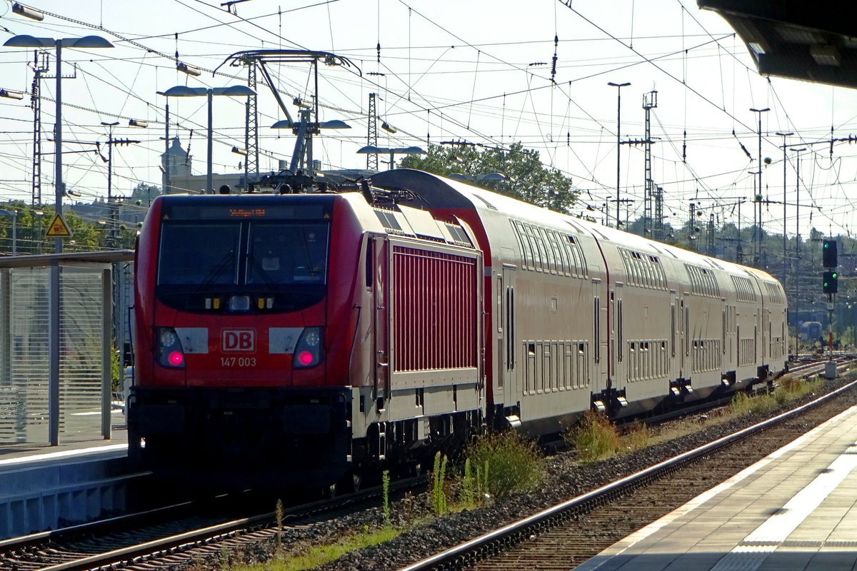 DB 147 003 fahrt am 15 September 2019 aus Heilbronn die Sonne entgegen.