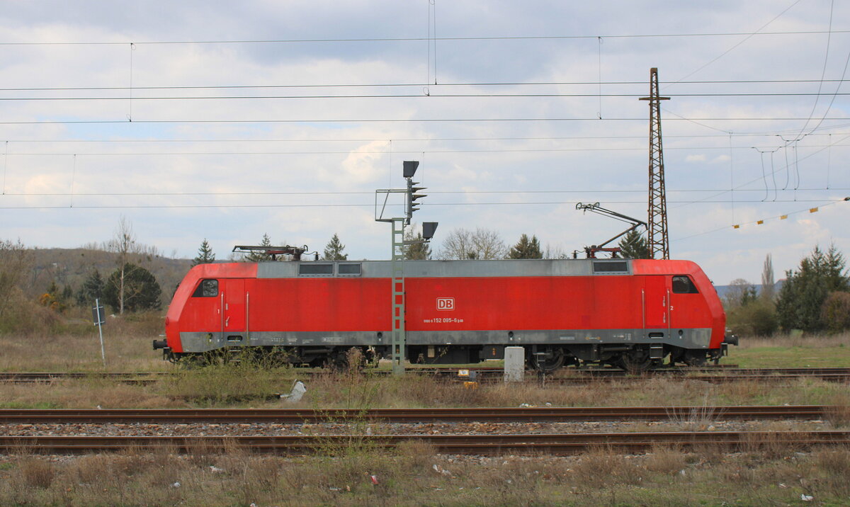 DB 152 095-6 als Tfzf Richtung Bad Kösen, am 09.04.2025 in Naumburg (S) Hbf.