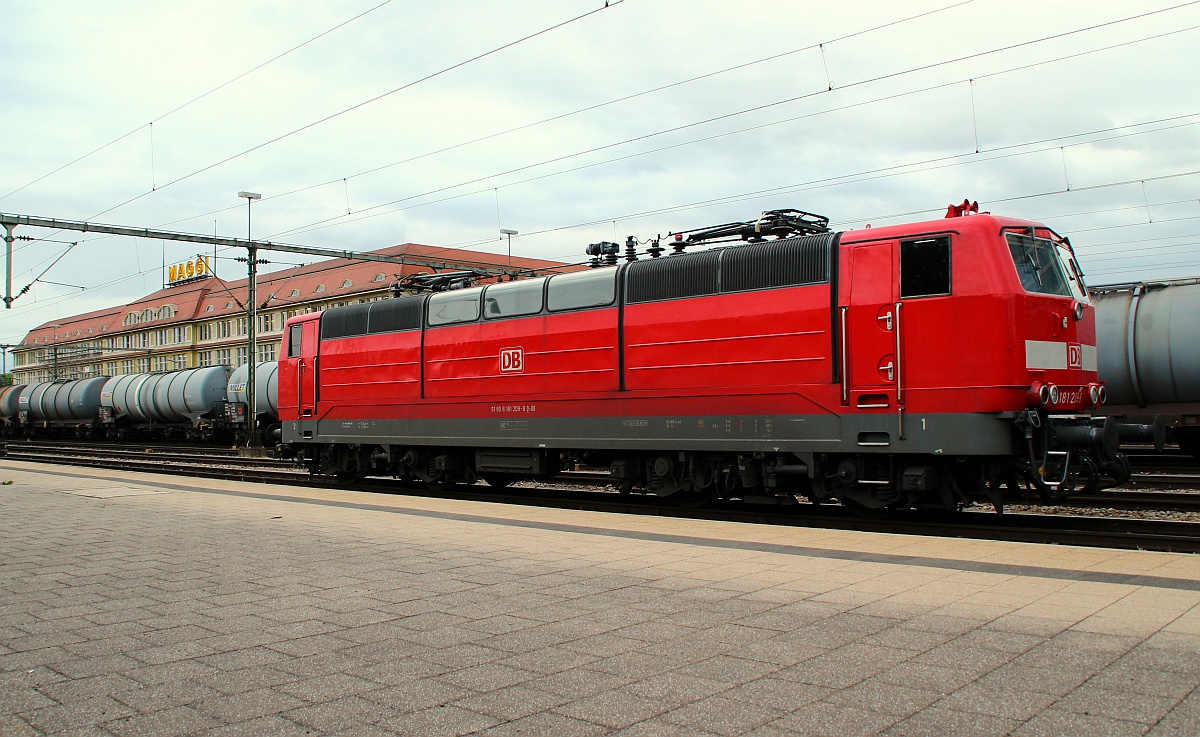 DB 181 209-8 abgestellt vor der Maggi-Zentrale im Bahnhof Singen(Htw)(üaVinG).01.06.2012