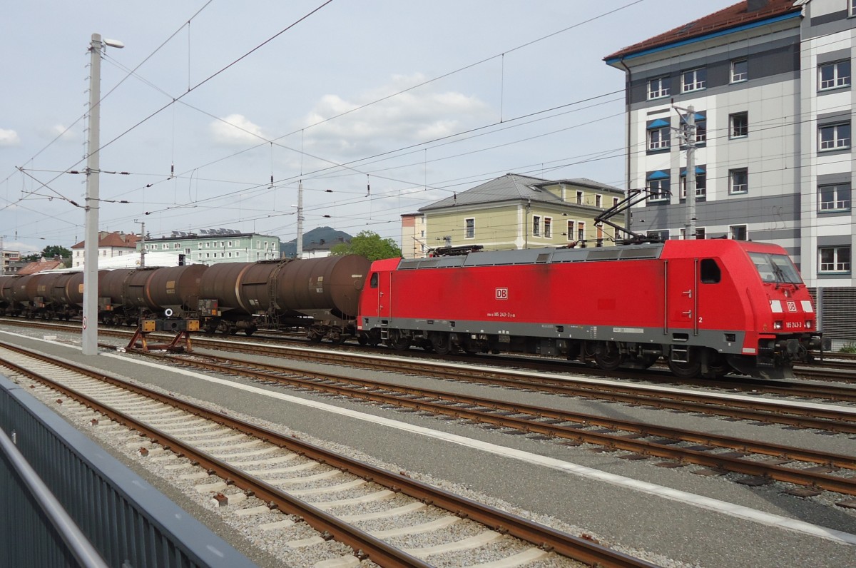 DB 185 243 verlässt am 3 Juni 2015 Salzburg Hbf.