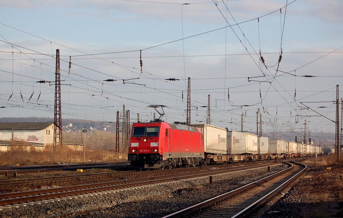 DB 185 313-4 mit einem KLV Richtung Bad K�sen, am 13.01.2014 in Naumburg Hbf. (Foto: dampflok015)