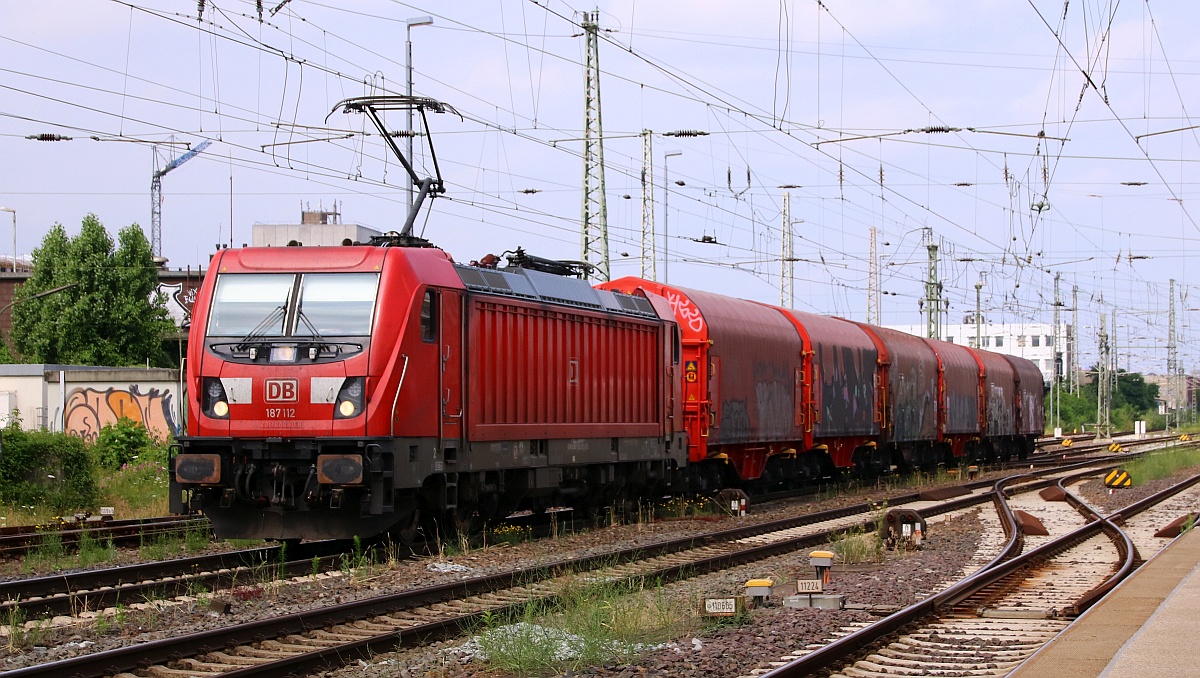 DB 187 112-8, REV/FKR X/26.01.17 mit Fotogüterzug Einfahrt Bremen Hbf. 10.07.2021