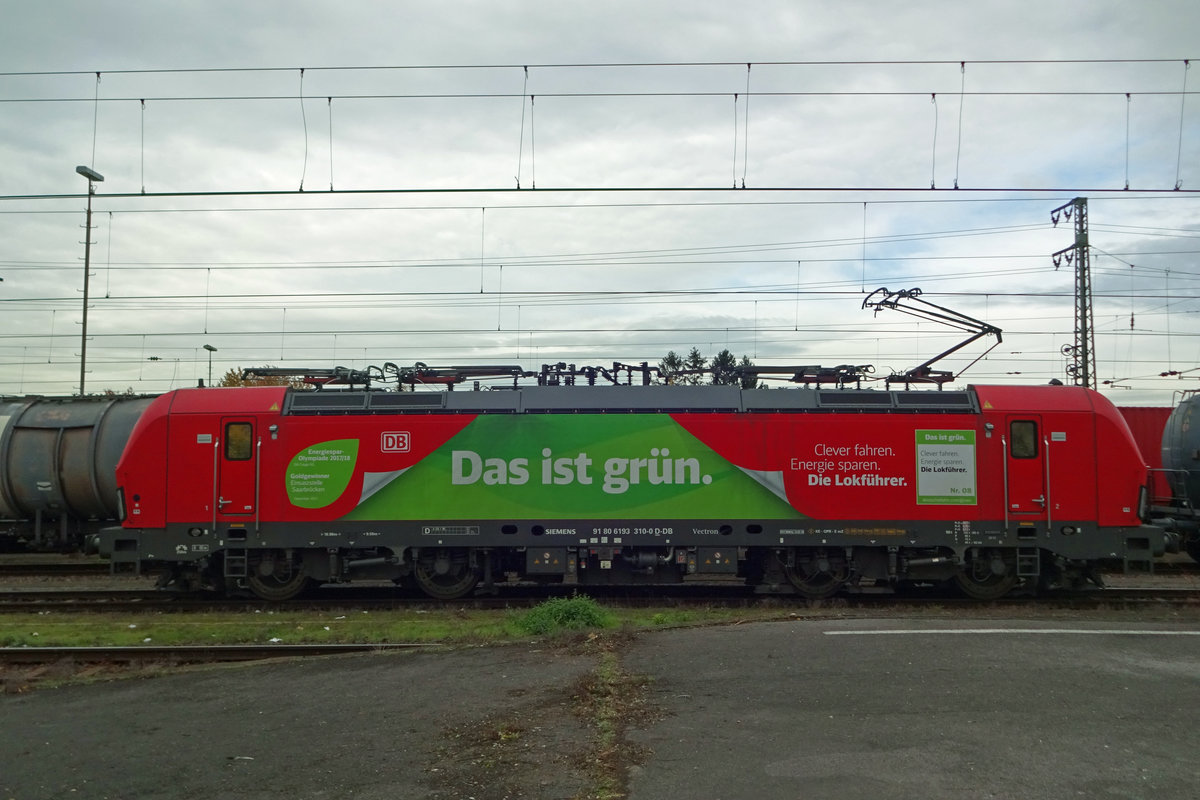 DB 193 310 lauft um in Emmerich am grauer wordender 14 Novemer 2019.