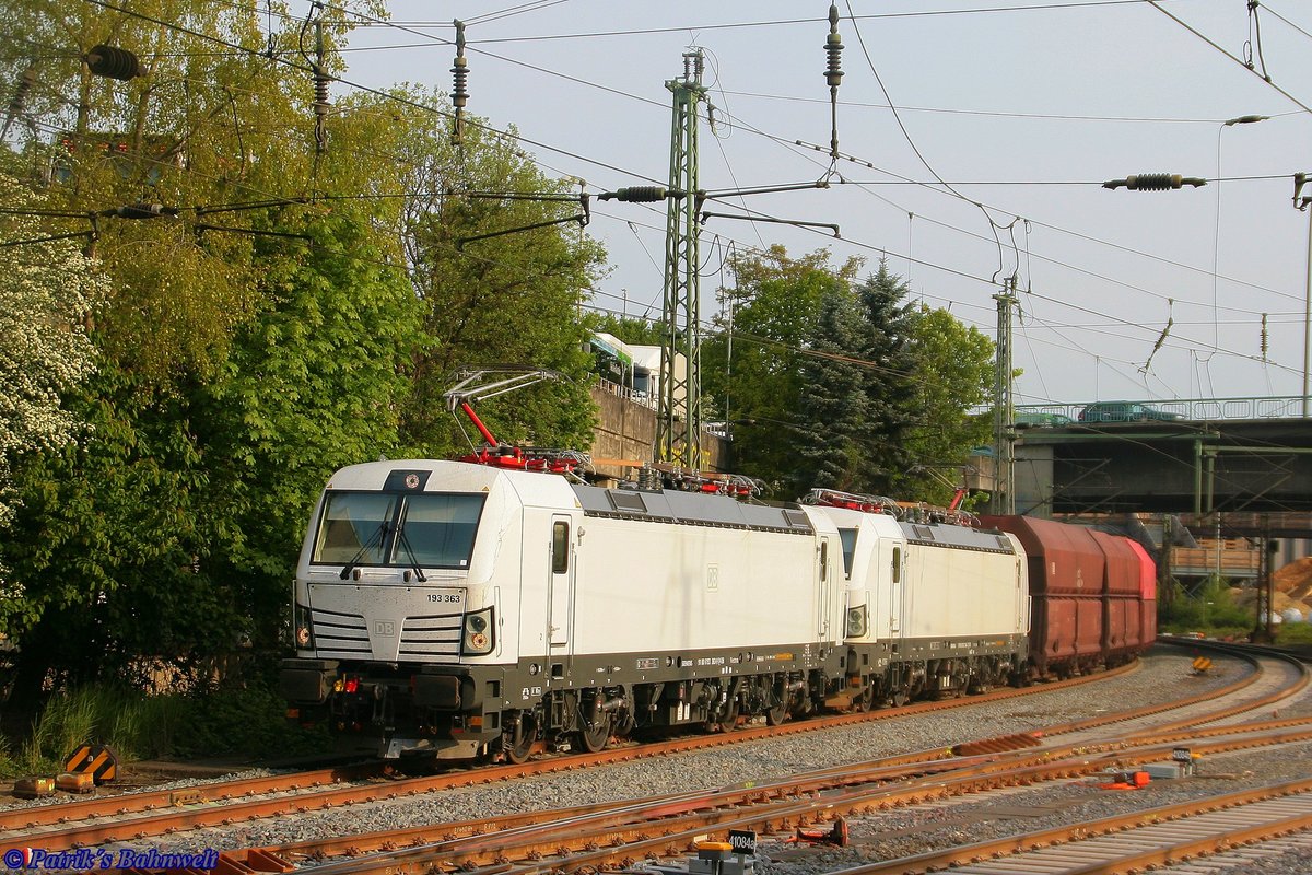 DB 193 363 + DB 193 364 mit Kohlewagenzug am 08.05.2019 in Hamburg-Harburg