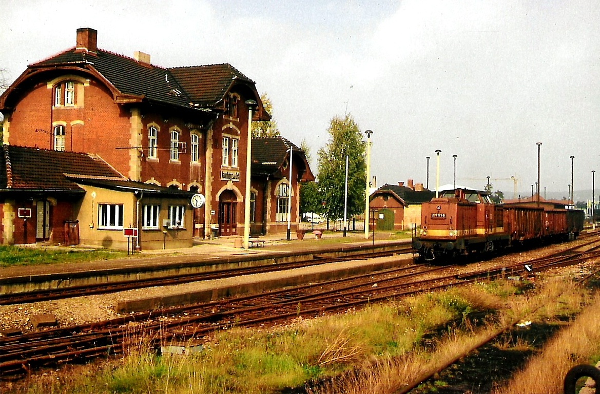 DB 201 171-6 im Jahr 1995 mit einer Übergabe in Naumburg Ost. (Foto: Sammlung Klaus Pollmächer)