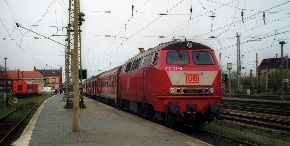 DB 218 157-6 Stendal Bhf 07.04.2001