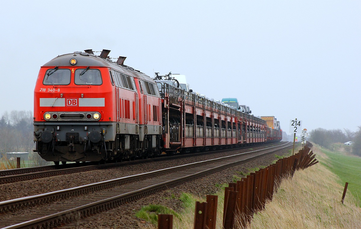 DB 218 340-8 und 397-8 mit dem SyltShuttle nach Westerland festgehalten am Dreieckskoog nahe Klanxbüll. 14.04.2015