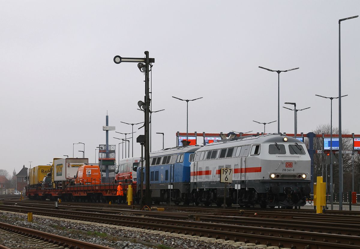 DB 218 341 in neuer IC Lackierung + PRESS 218 458 erreichen mit ihrem Autozug den Bahnhof Niebüll 28.02.2024