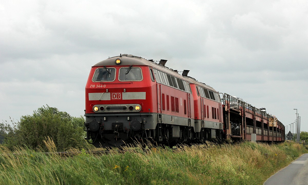 DB 218 344 und 366 mit SyltShuttle gen Westerland. Lehnshallig 28.06.2020